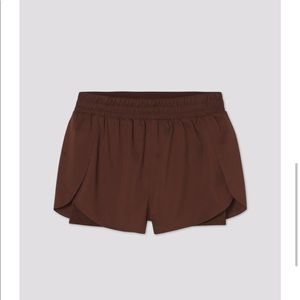 Girlfriend Collective trail short in Limestone size M